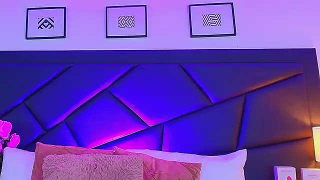 Snapshot of SophieCarther chatting on October 8, 12:31 pm SophieCarther online show from October 8, 12:31 pm