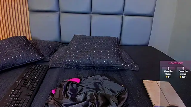 ANDREA  LOVE online show from October 4, 1:06 pm