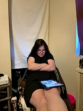 Hotmess express420 online show from November 6, 8:15 pm