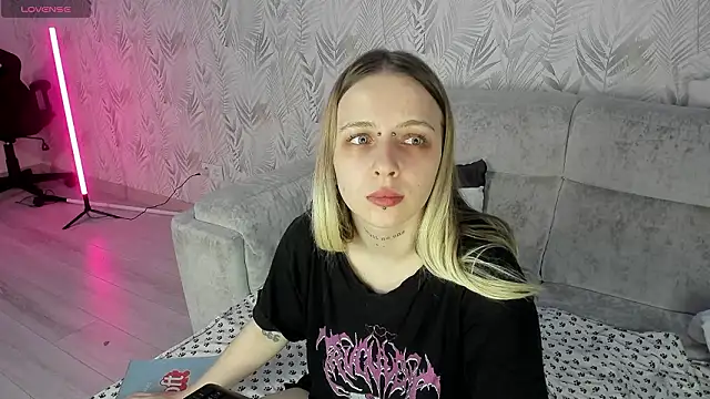 Alice Halle online show from March 15, 4:53 pm