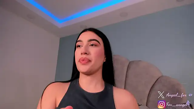 Snapshot of angeel_fox chatting on September 11, 4:57 am angeel fox online show from September 11, 4:57 am