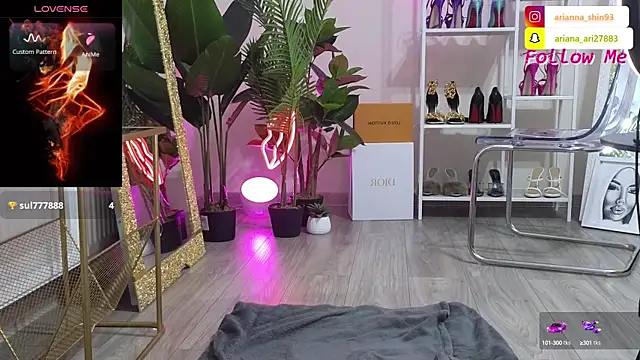 Snapshot of ArianaArianna chatting on October 5, 7:41 pm ArianaArianna online show from October 5, 7:41 pm