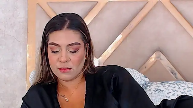 JoannaStanford online show from April 1, 12:00 am