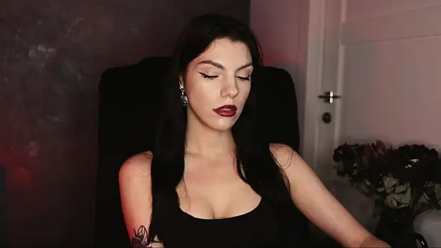 Snapshot of mistress__rochelle chatting on October 3, 1:16 pm mistress rochelle online show from October 3, 1:16 pm