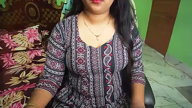 BengaliQueenStar online show from April 15, 8:09 pm