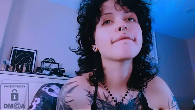 NaughtyLittleFox online show from June 15, 7:19 am