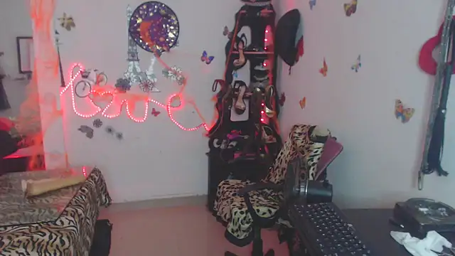 Snapshot of brigitht chatting on October 17, 7:50 pm brigitht online show from October 17, 7:50 pm