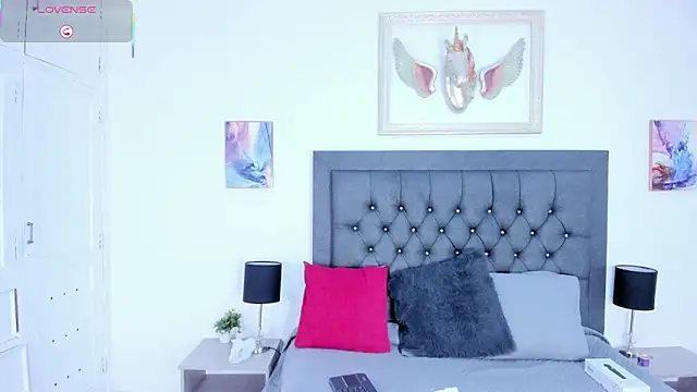 manu lara online show from October 17, 12:41 pm