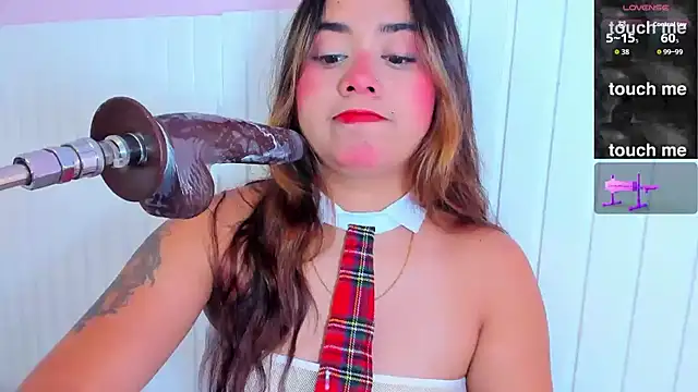 Snapshot of issie_cute chatting on October 23, 8:15 pm issie cute online show from October 23, 8:15 pm