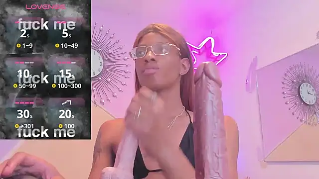 Snapshot of Tiffany_Valentine15 chatting on October 18, 8:54 pm Tiffany Valentine15 online show from October 18, 8:54 pm