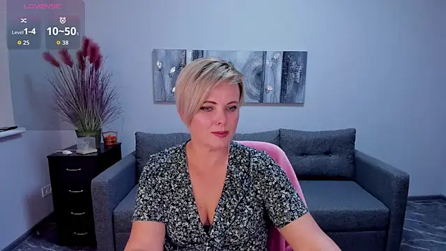 Julia Wilsone online show from October 21, 12:09 pm