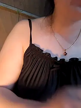 Snapshot of Sweetlove_77 chatting on October 25, 8:11 am Sweetlove 77 online show from October 25, 8:11 am