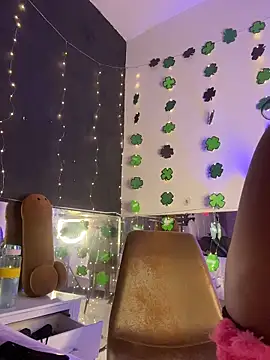 AlisonHoot69 online show from April 5, 5:17 am