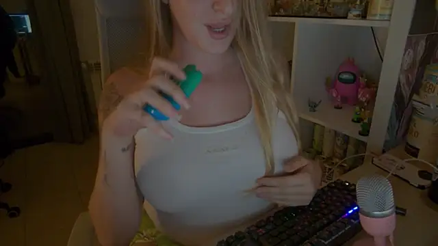 Snapshot of Pinkyladyxxx chatting on October 16, 10:56 pm Pinkyladyxxx online show from October 16, 10:56 pm