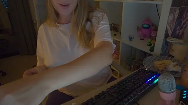 Snapshot of Pinkyladyxxx chatting on October 26, 1:01 am Pinkyladyxxx online show from October 26, 1:01 am