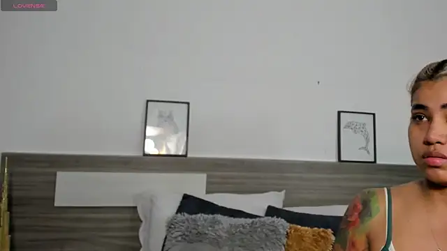 SaraaJhonsonn online show from April 27, 2:14 pm