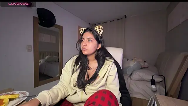 cloe small online show from October 23, 1:11 am