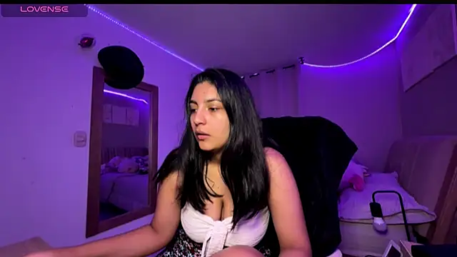 cloe small online show from November 4, 2:38 am