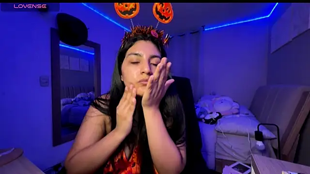 cloe small online show from October 19, 12:56 am