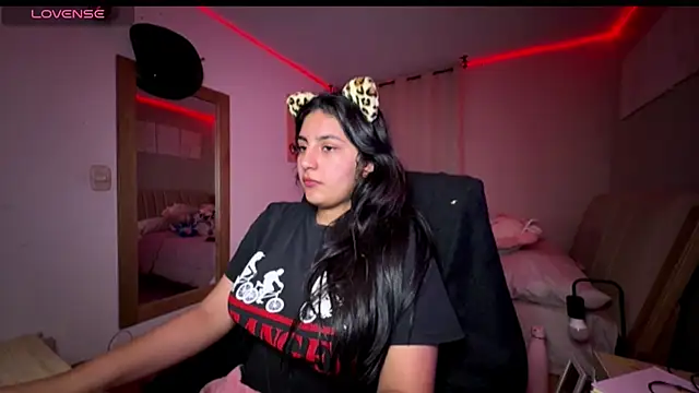 cloe small online show from October 25, 2:08 am