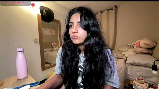 cloe small online show from October 17, 4:59 am