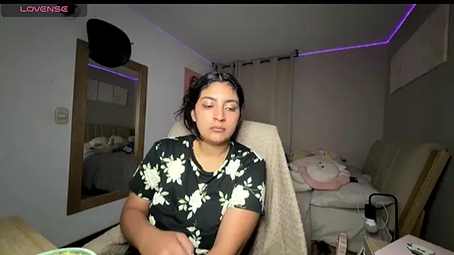 cloe small online show from October 6, 3:45 am