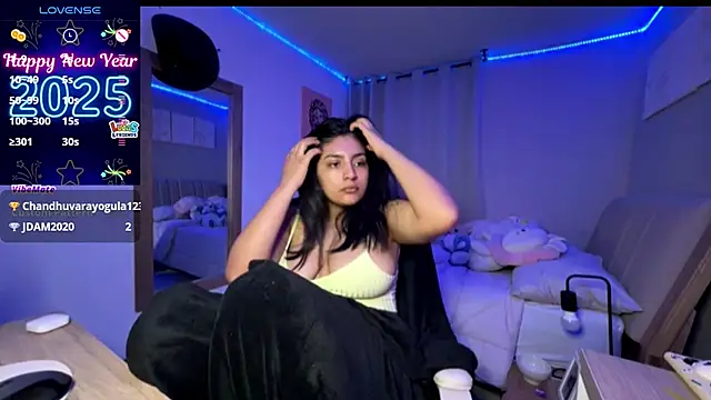 cloe small online show from November 12, 6:55 am