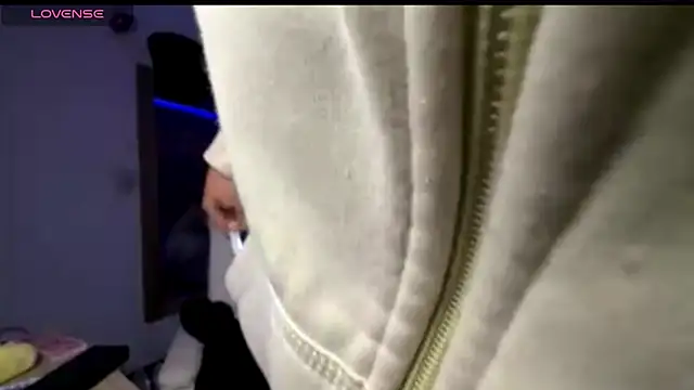 cloe small online show from October 21, 12:58 am