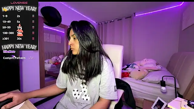 cloe small online show from November 6, 3:34 am