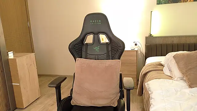 Snapshot of joycesilver chatting on October 16, 9:12 am joycesilver online show from October 16, 9:12 am