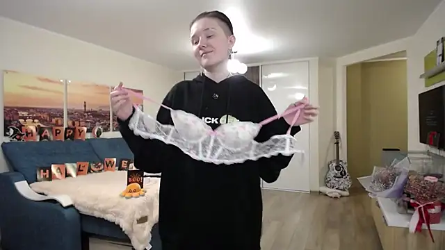 Kira Bakker online show from November 1, 4:33 pm