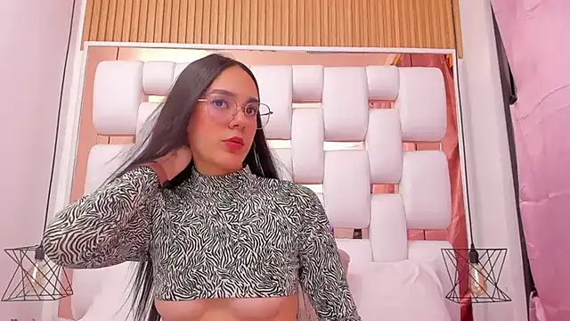 EmmyCruzZ online show from September 13, 7:11 pm