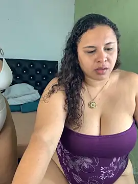 twocurvylatins online show from June 10, 10:58 am