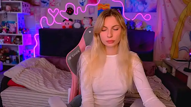 Maria Hunt online show from October 15, 5:32 am