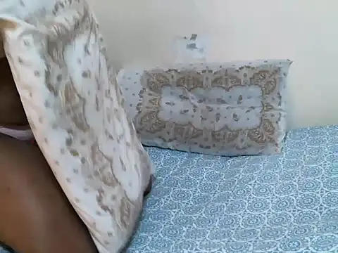 Snapshot of glam_mish chatting on October 13, 11:13 am glam mish online show from October 13, 11:13 am