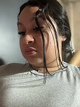 Pretty Isadora online show from April 15, 9:48 pm