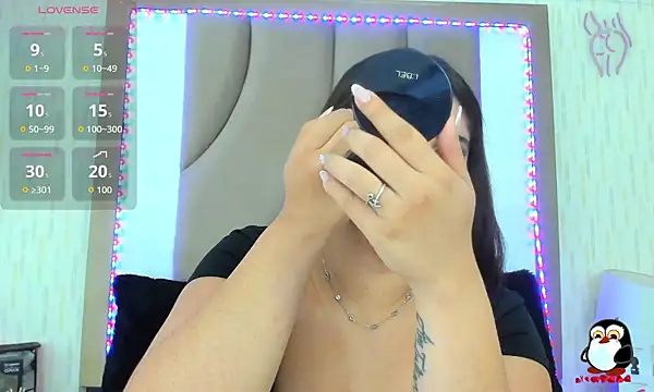 Snapshot of ThyaraJhons chatting on September 18, 12:15 pm ThyaraJhons online show from September 18, 12:15 pm