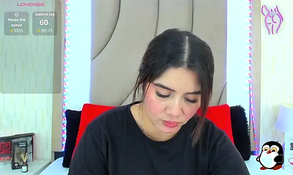 Snapshot of ThyaraJhons chatting on September 17, 12:14 pm ThyaraJhons online show from September 17, 12:14 pm