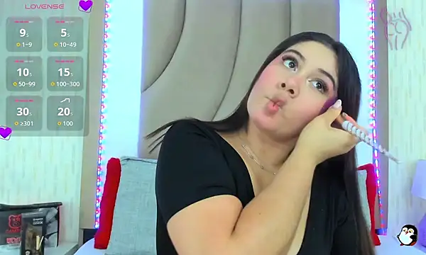 Snapshot of ThyaraJhons chatting on October 7, 12:20 pm ThyaraJhons online show from October 7, 12:20 pm