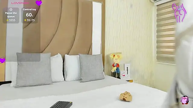 Snapshot of ThyaraJhons chatting on October 20, 12:19 pm ThyaraJhons online show from October 20, 12:19 pm