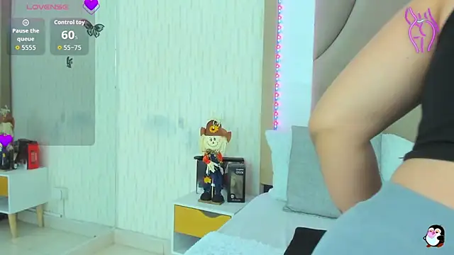 Snapshot of ThyaraJhons chatting on October 18, 12:30 pm ThyaraJhons online show from October 18, 12:30 pm