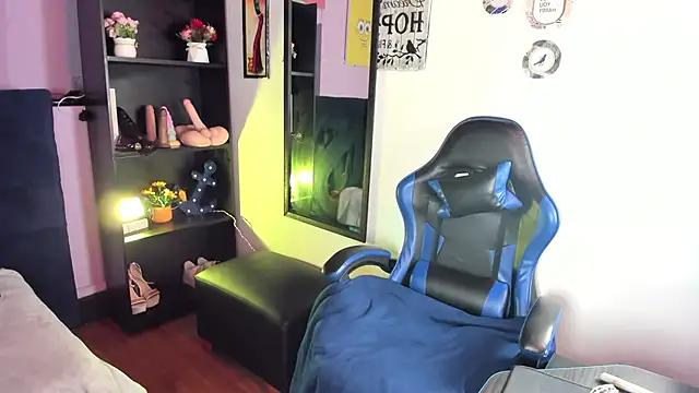 Snapshot of Amy_hoy69 chatting on October 2, 2:38 am Amy hoy69 online show from October 2, 2:38 am