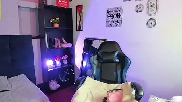 Snapshot of Amy_hoy69 chatting on October 9, 3:10 am Amy hoy69 online show from October 9, 3:10 am