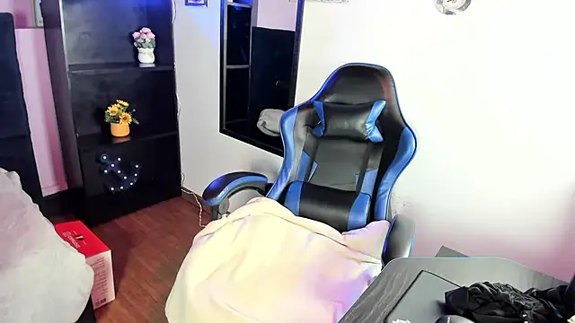 Snapshot of Amy_hoy69 chatting on September 24, 2:10 am Amy hoy69 online show from September 24, 2:10 am