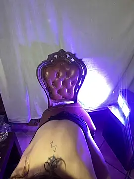 Snapshot of OniricFemme chatting on September 15, 4:04 pm OniricFemme online show from September 15, 4:04 pm