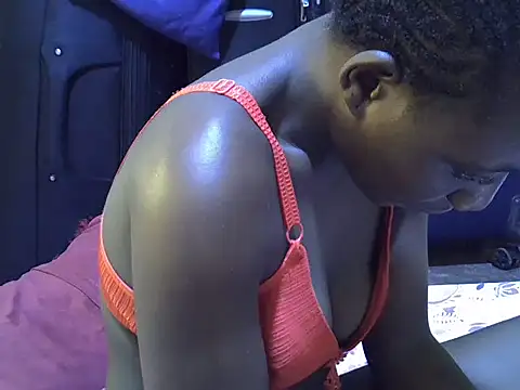 Snapshot of Adaline-Paris chatting on October 25, 7:27 am Adaline-Paris online show from October 25, 7:27 am