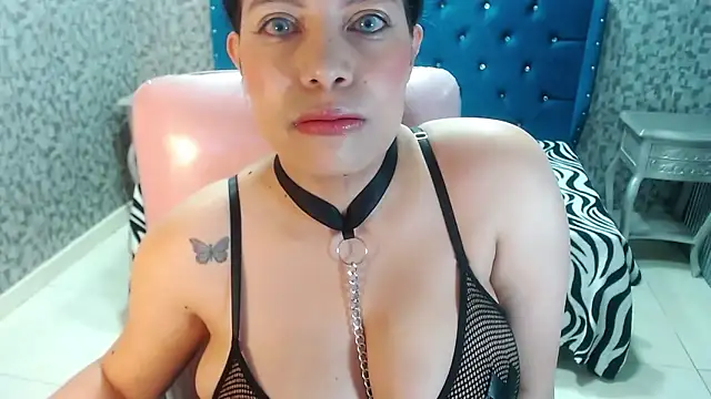 CurvyJulieth online show from September 9, 6:24 am