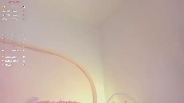 Snapshot of katiepeach_ chatting on September 21, 2:49 pm katiepeach online show from September 21, 2:49 pm