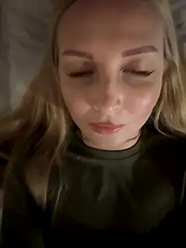 Snapshot of Aleksandrakis chatting on October 6, 8:24 pm Aleksandrakis online show from October 6, 8:24 pm