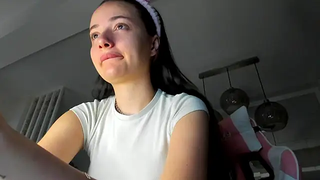 Snapshot of IreneVON chatting on October 7, 5:01 am IreneVON online show from October 7, 5:01 am